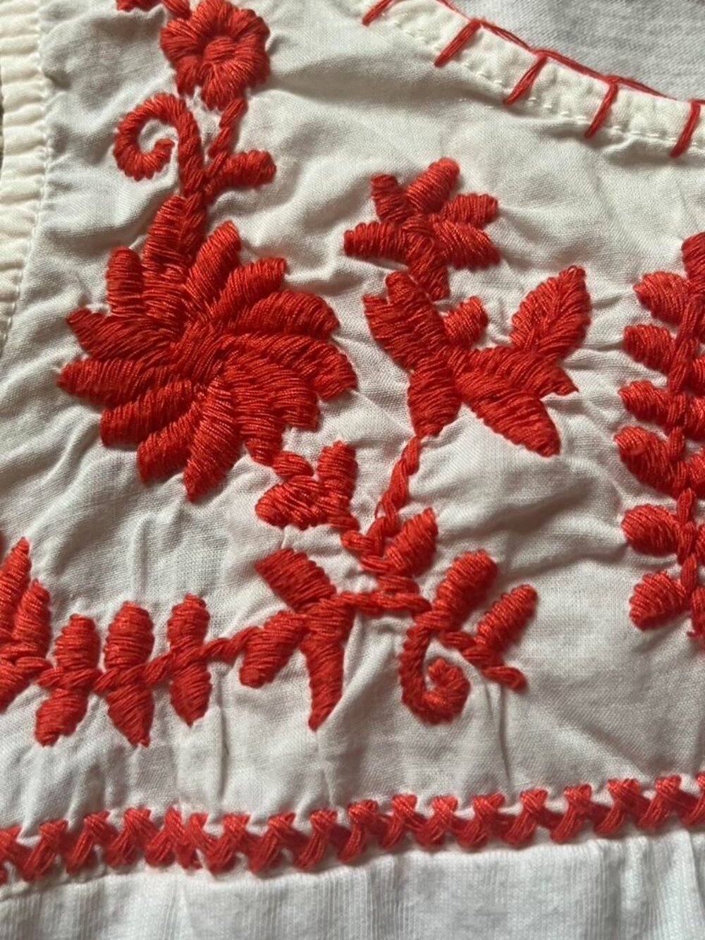 Beautiful Embroidered Tank Top - Picture 4 of 5
